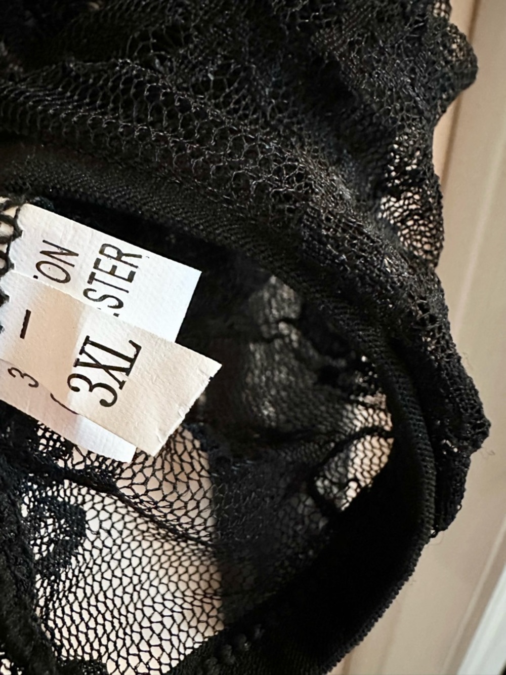 Black lace crop jacket - Picture 3 of 4